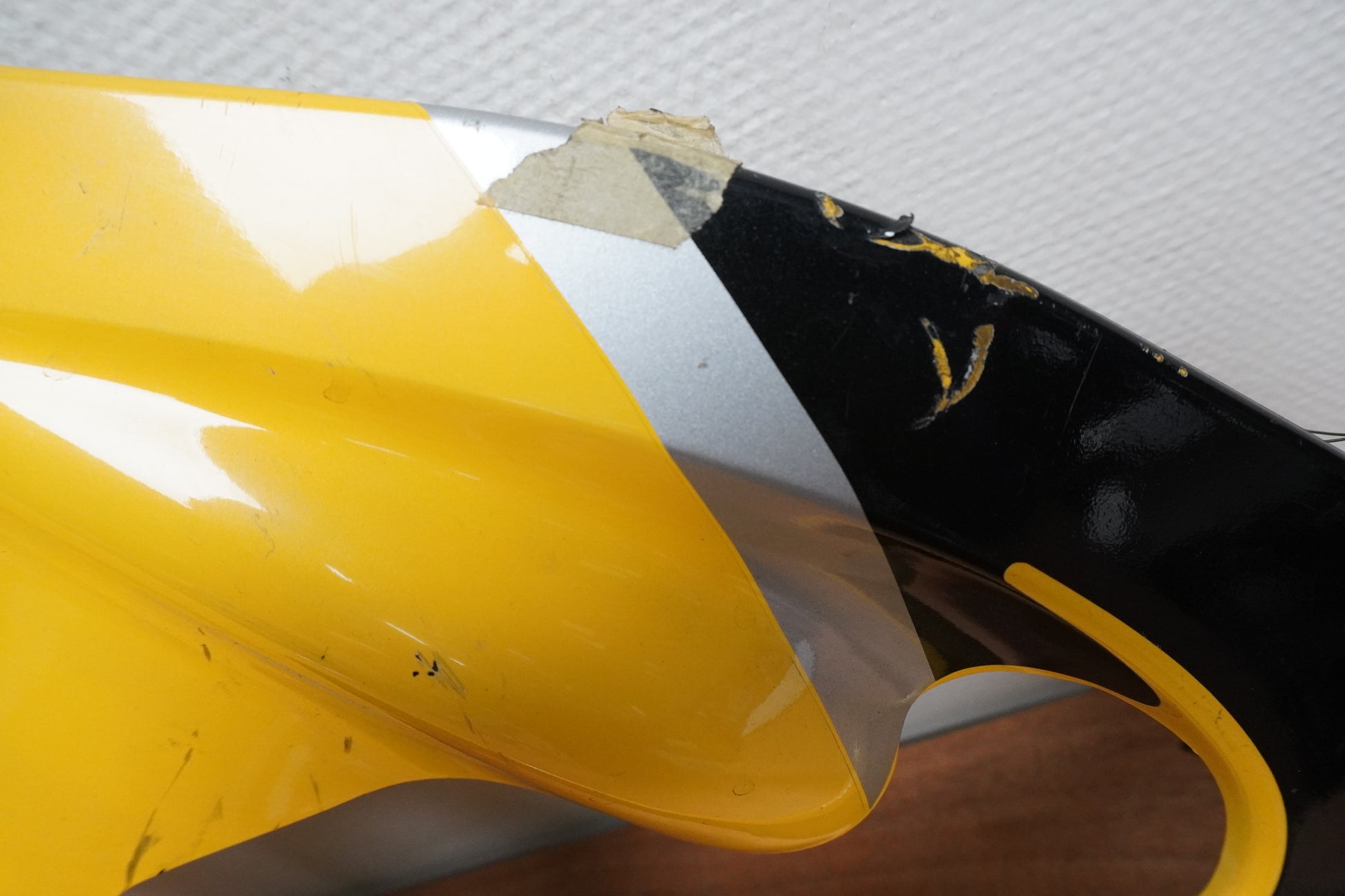 Snett uppifrån på Sidkåpa från en Suzuki GSX-R 600 -1999 motorcykel.