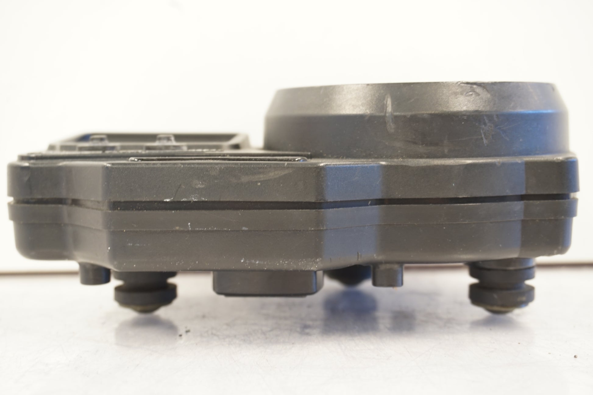 Baksidan på Instrumentpanel från en Yamaha YZF R6 -2000 motorcykel.