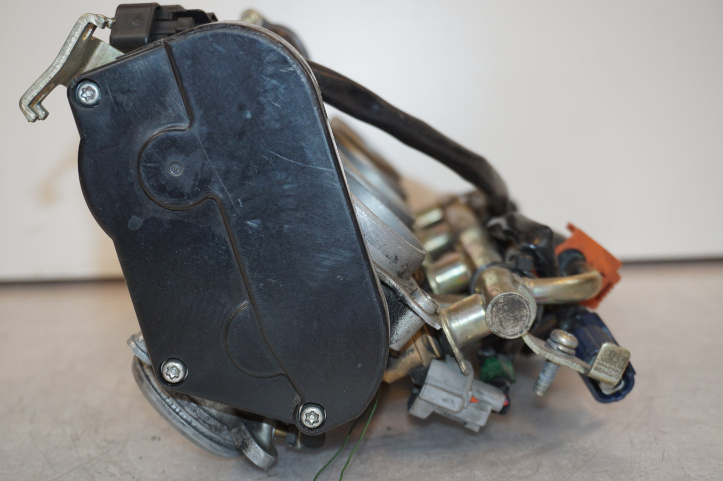 Snett uppifrån på Spjällhus från en Yamaha YZF R6 -2006 motorcykel.