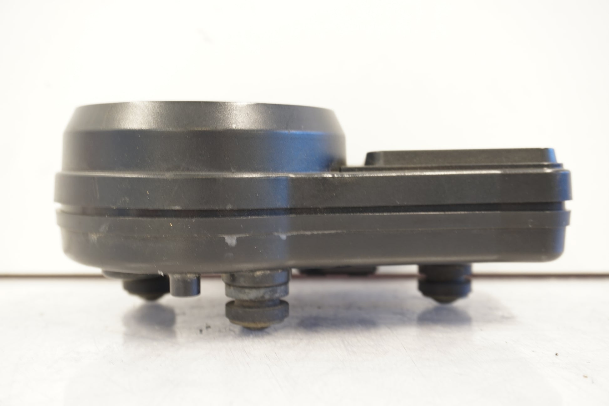 Vänster sida på Instrumentpanel från en Yamaha YZF R6 -2000 motorcykel.