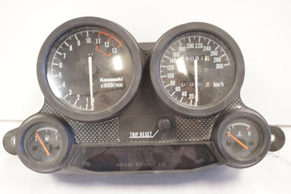 Framsidan på Instrumentpanel från en Kawasaki ZX-10 -1990 motorcykel.