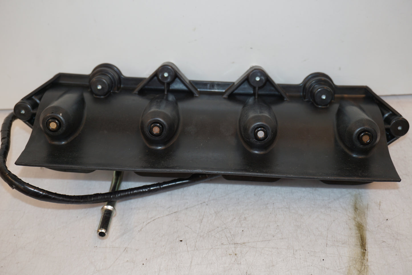 Framsidan på Fuel Rail från en Yamaha YZF R6 -2007 motorcykel.