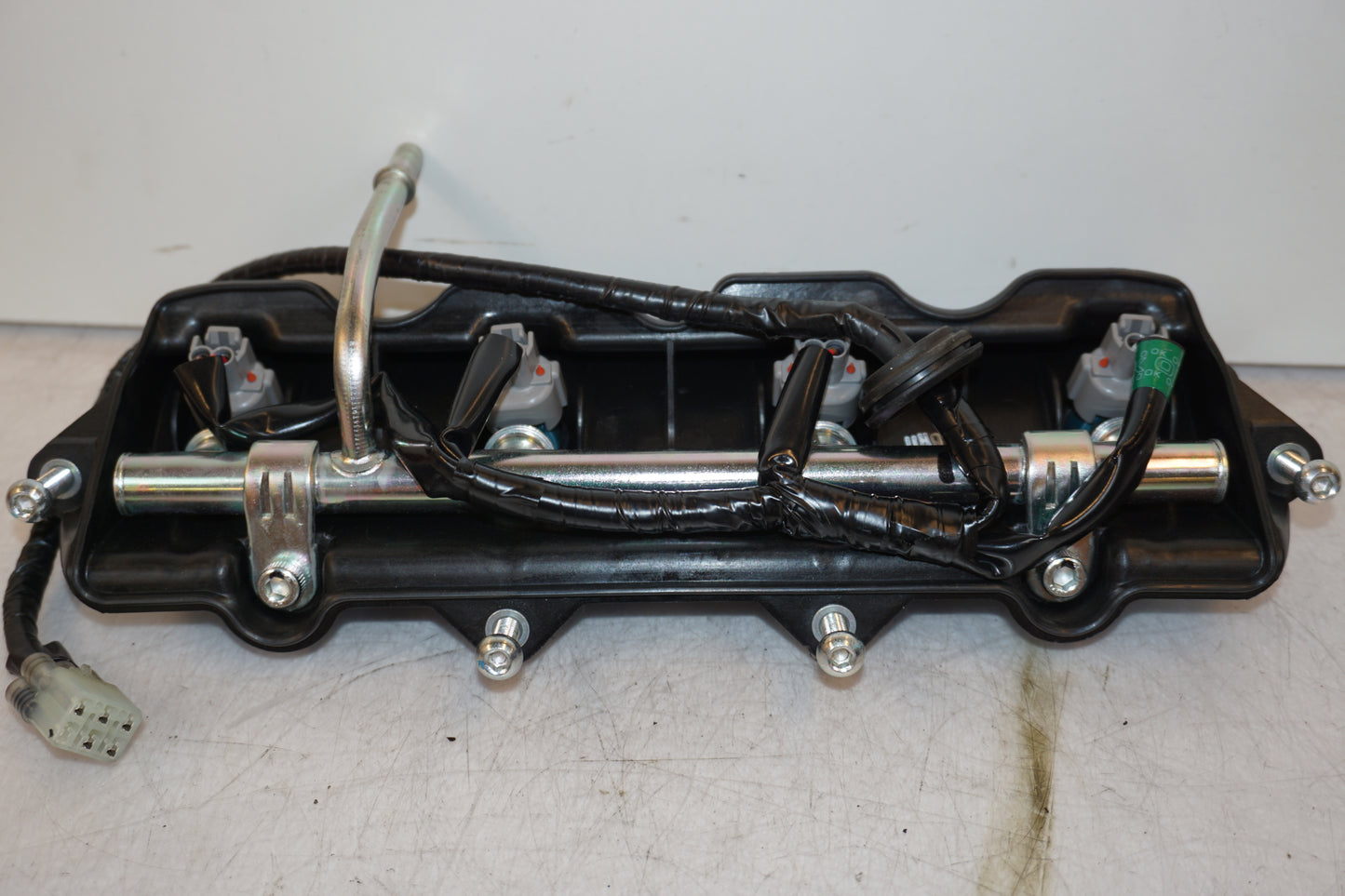 Höger sida på Fuel Rail från en Yamaha YZF R6 -2007 motorcykel.