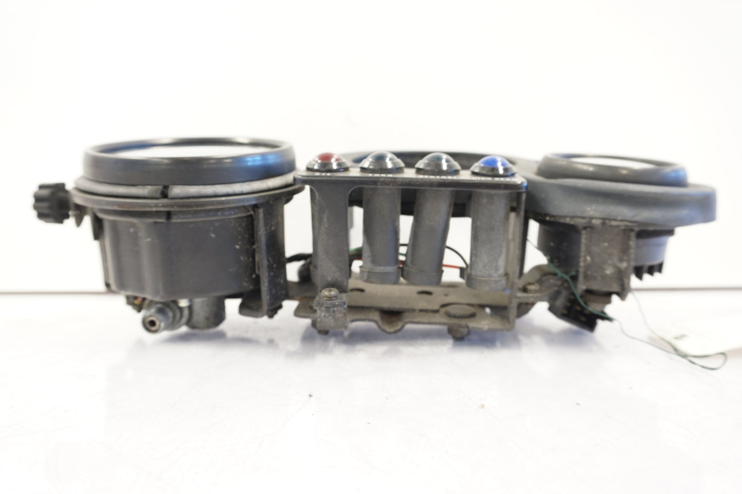 Baksidan på Instrumentpanel från en Kawasaki ZXR 750 -1989 motorcykel.