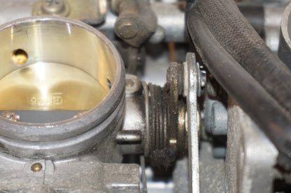 Höger sida på Förgasare från en Yamaha BT 1100 -2002 motorcykel.