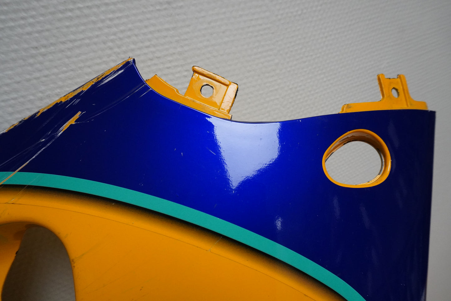 Snett uppifrån på Sidkåpa från en Suzuki GSX-R 750 -1996 motorcykel.