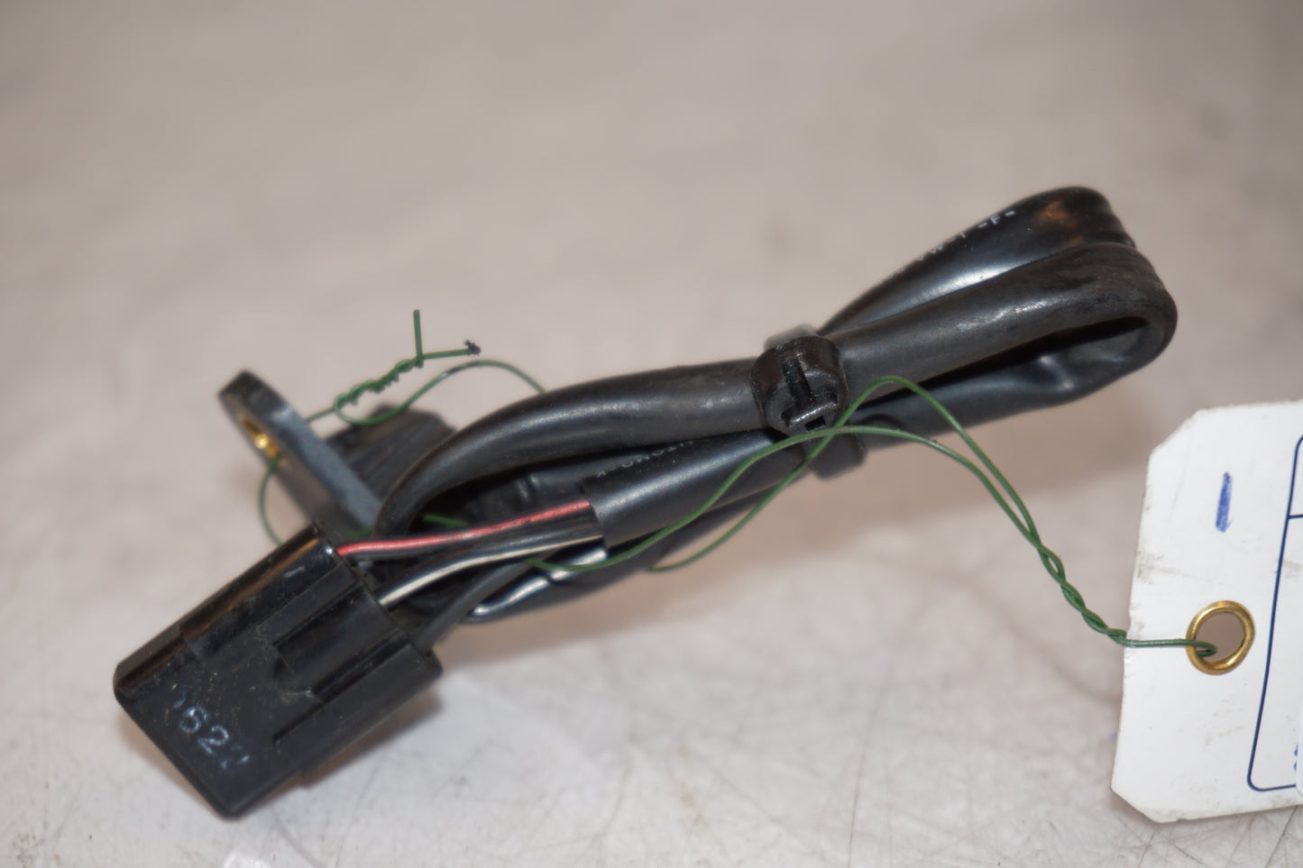 Baksidan på Hastighetsgivare från en Cagiva Raptor 1000 -2002 motorcykel.