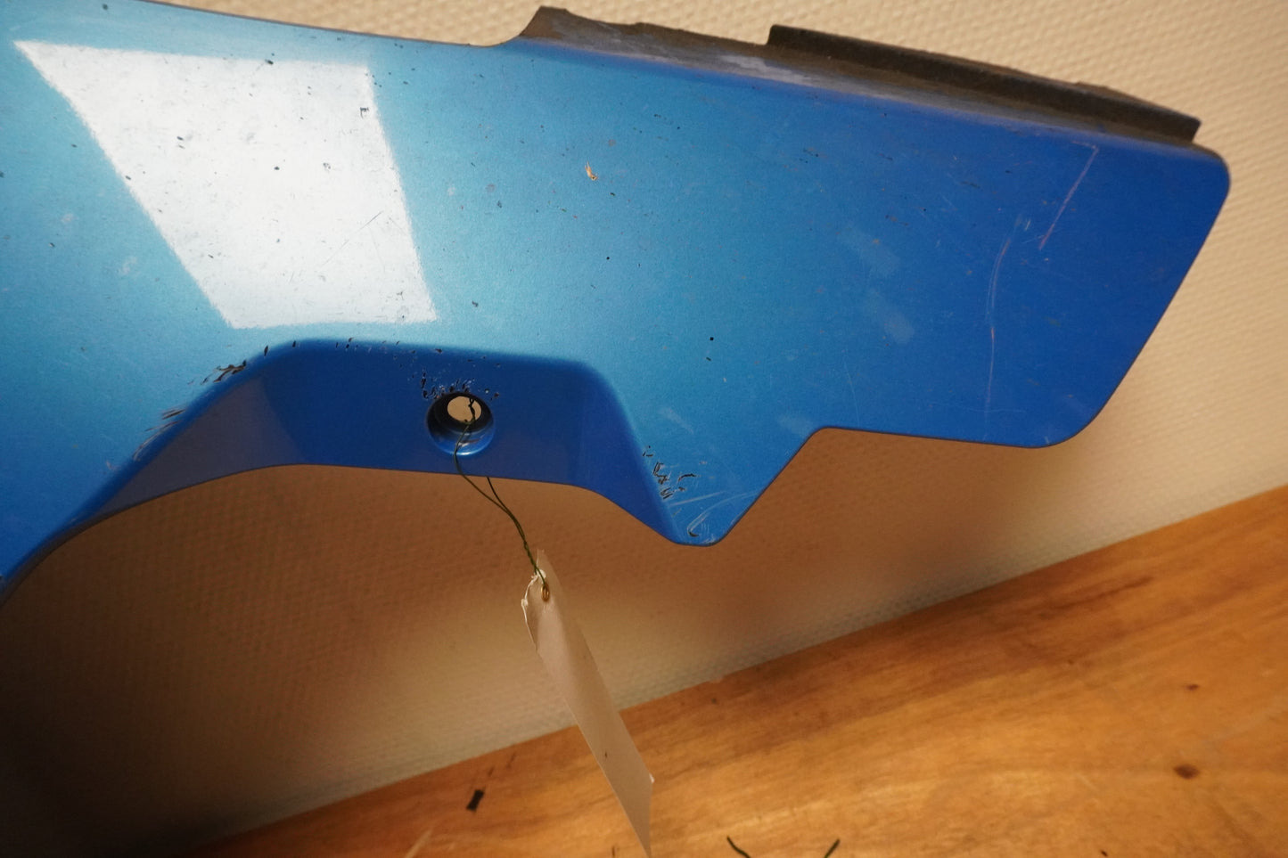 Snett uppifrån på Sidkåpa från en Suzuki GSX-R 1000 -2001 motorcykel.