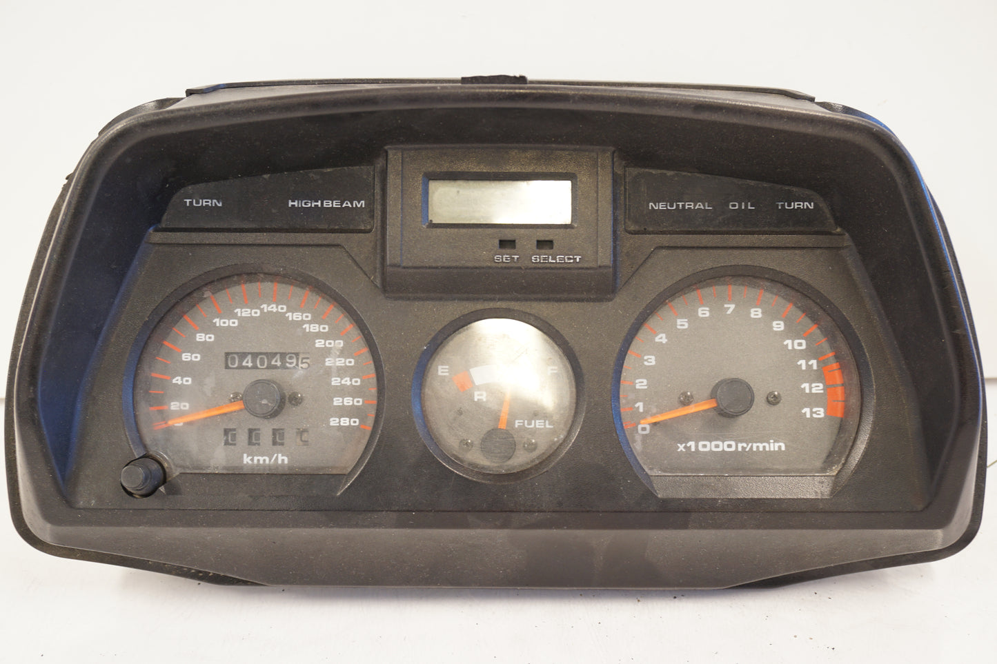 Framsidan på Instrumentpanel från en Suzuki GSX 1100 F -1988 motorcykel.