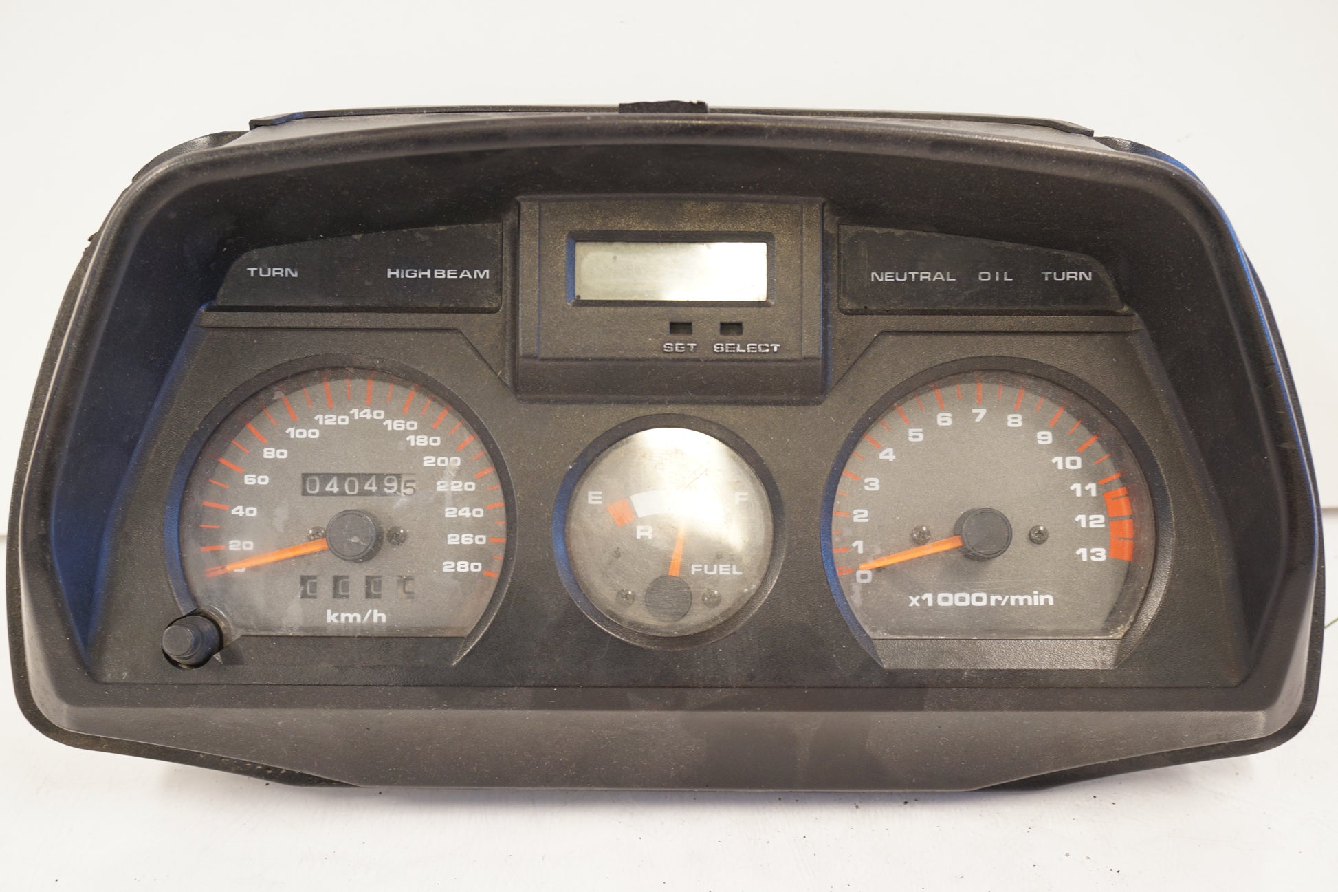 Framsidan på Instrumentpanel från en Suzuki GSX 1100 F -1988 motorcykel.