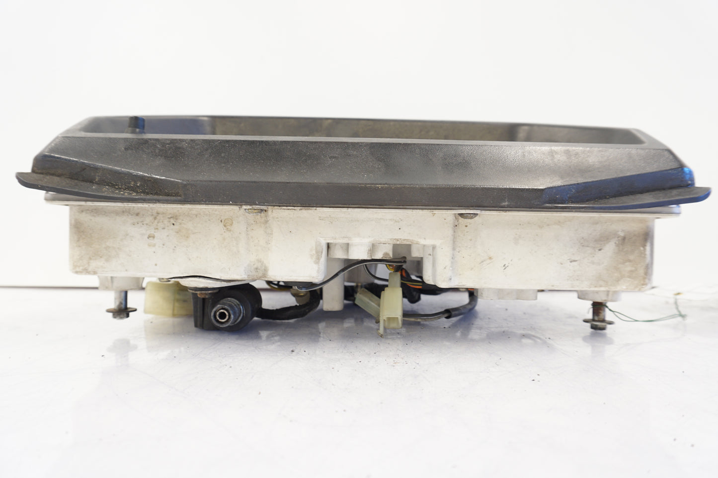 Baksidan på Instrumentpanel från en Suzuki GSX 1100 F -1988 motorcykel.