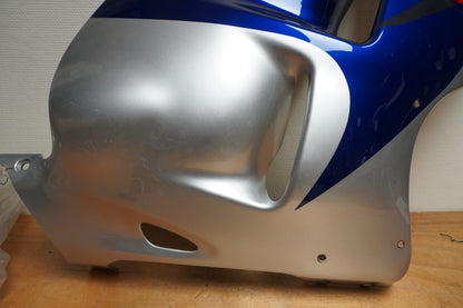 Framsidan på Sidkåpa från en Suzuki GSX 1300 R -2002 motorcykel.