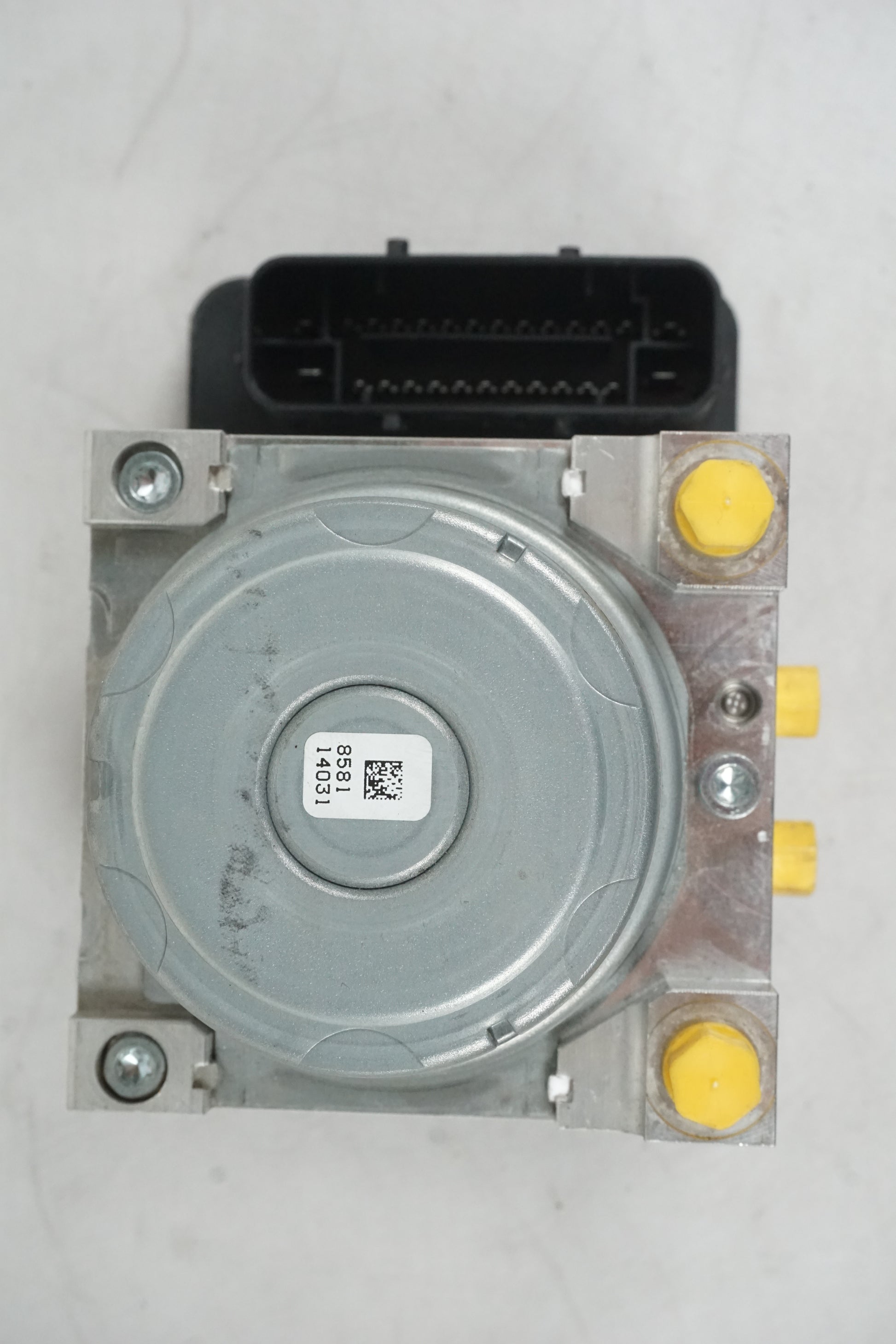 Baksidan på ABS Modulator från en BMW R 1200 GS -2014 motorcykel.