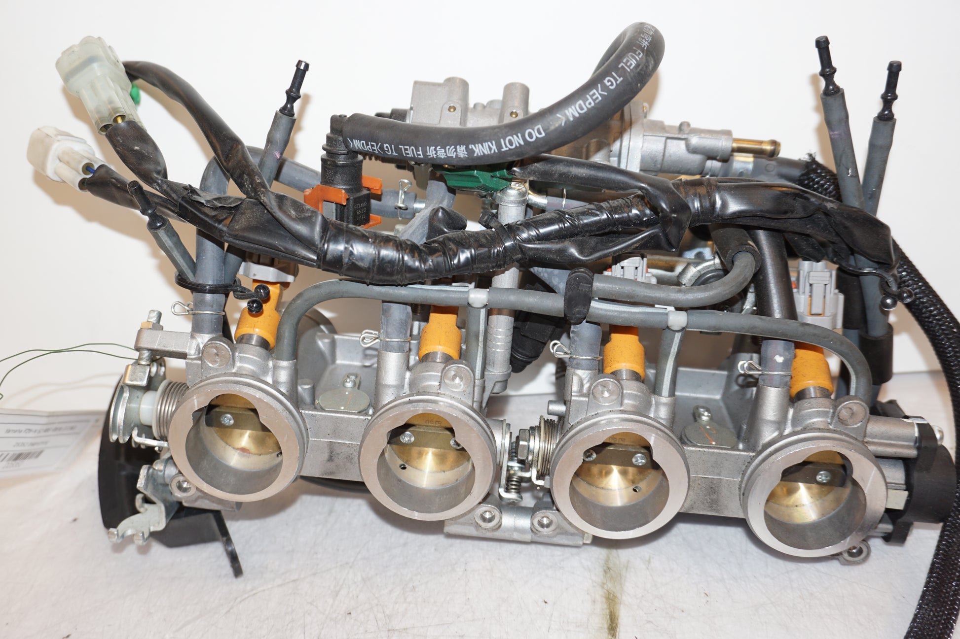 Framsidan på Spjällhus från en Yamaha FZ-6 -2008 motorcykel.