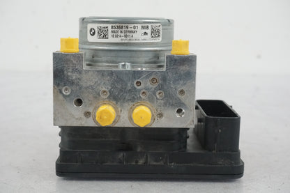 Vänster sida på ABS Modulator från en BMW R 1200 GS -2014 motorcykel.