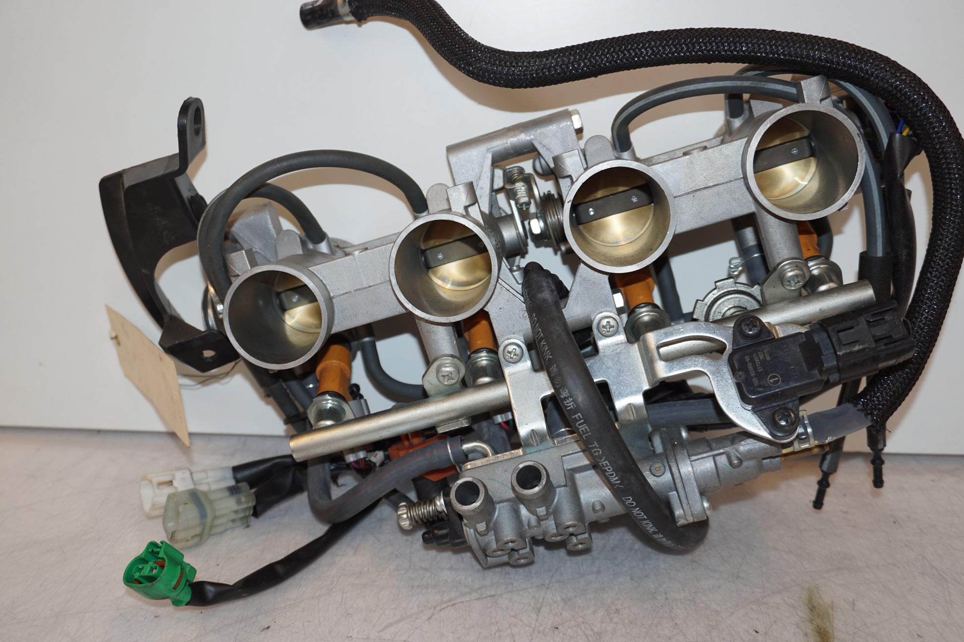 Höger sida på Spjällhus från en Yamaha FZ-6 -2008 motorcykel.