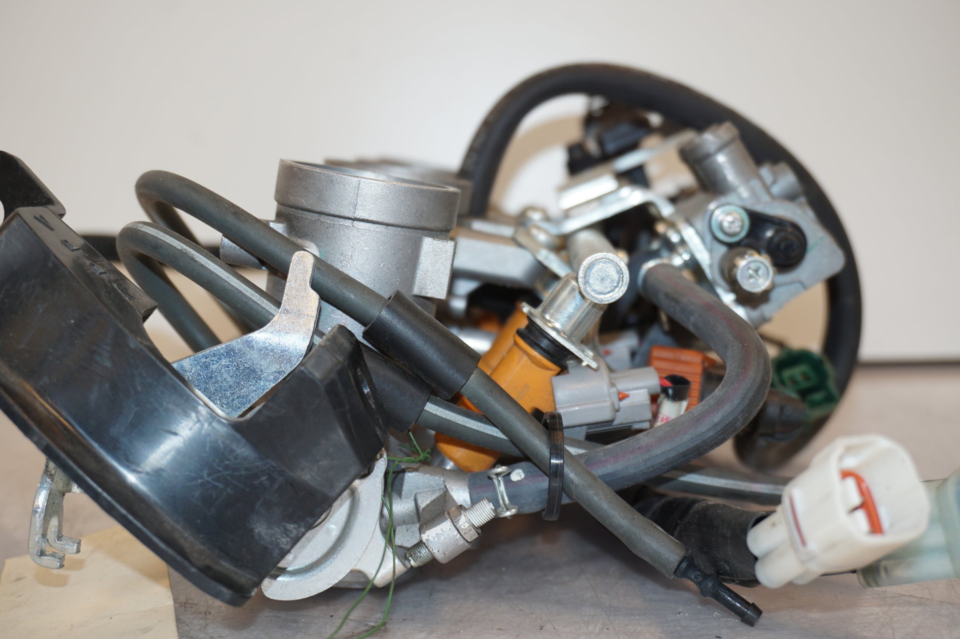 Snett nerifrån på Spjällhus från en Yamaha FZ-6 -2008 motorcykel.