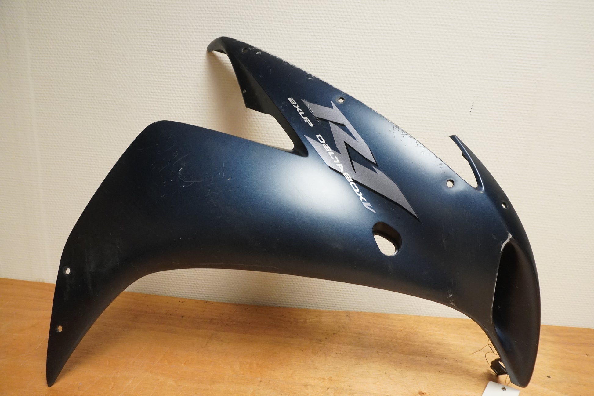 Framsidan på Sidkåpa från en Yamaha YZF 1000 R1 -2005 motorcykel.