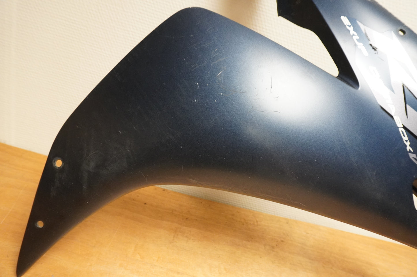 Baksidan på Sidkåpa från en Yamaha YZF 1000 R1 -2005 motorcykel.