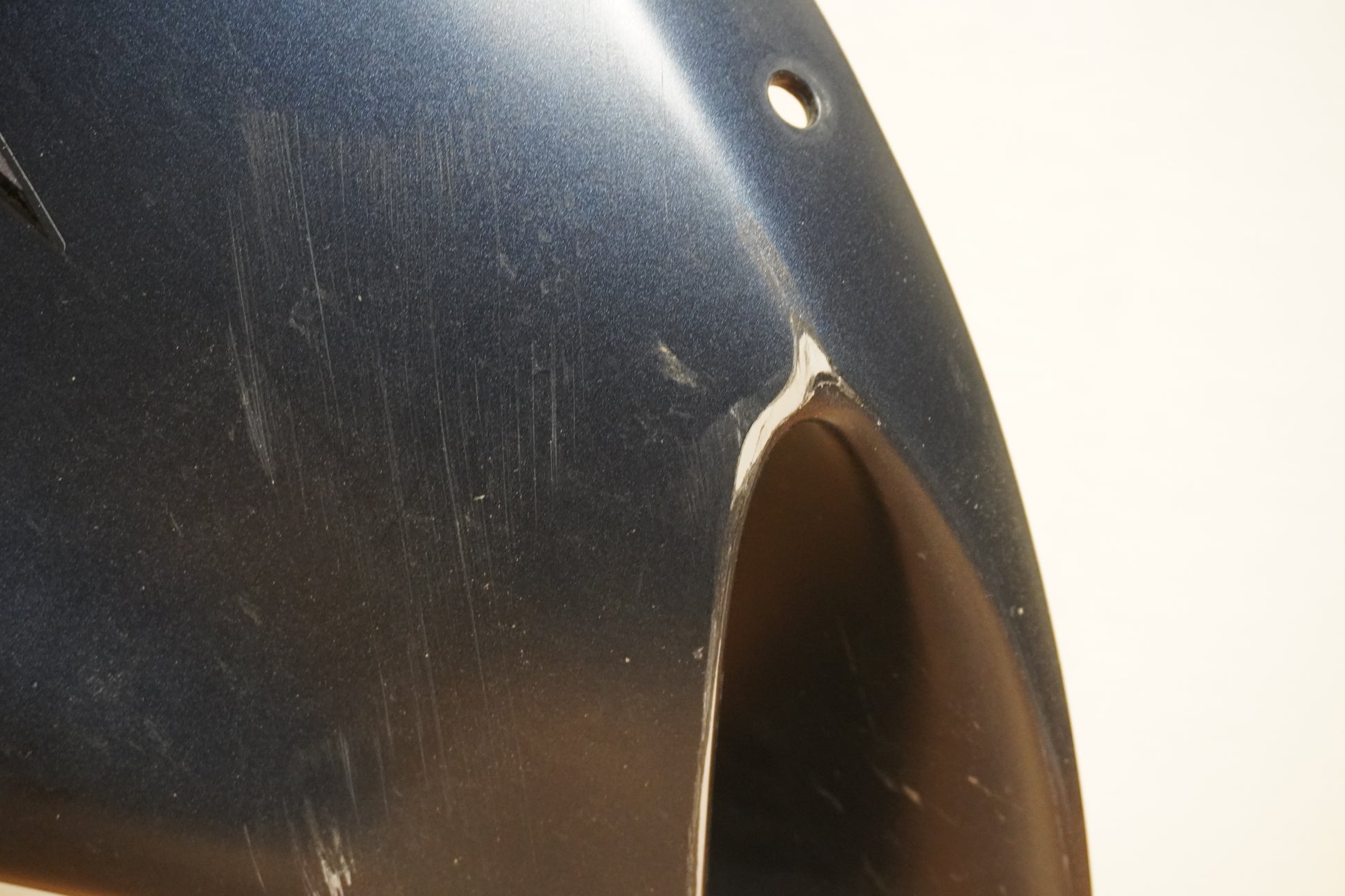 Vänster sida på Sidkåpa från en Yamaha YZF 1000 R1 -2005 motorcykel.