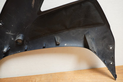 Snett nerifrån på Sidkåpa från en Yamaha YZF 1000 R1 -2005 motorcykel.