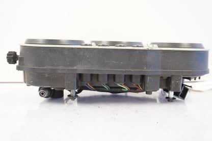 Baksidan på Instrumentpanel från en Kawasaki ZX-6R -1995 motorcykel.