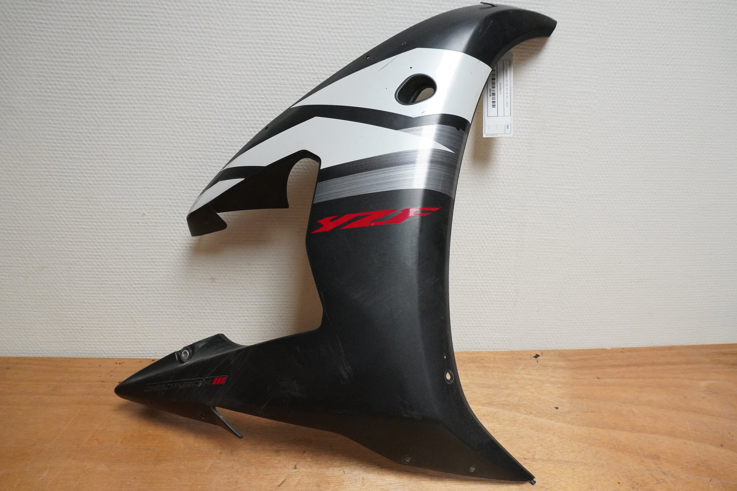 Framsidan på Sidkåpa från en Yamaha YZF R6 -2003 motorcykel.