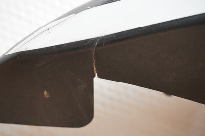 Snett nerifrån på Sidkåpa från en Yamaha YZF R6 -2003 motorcykel.