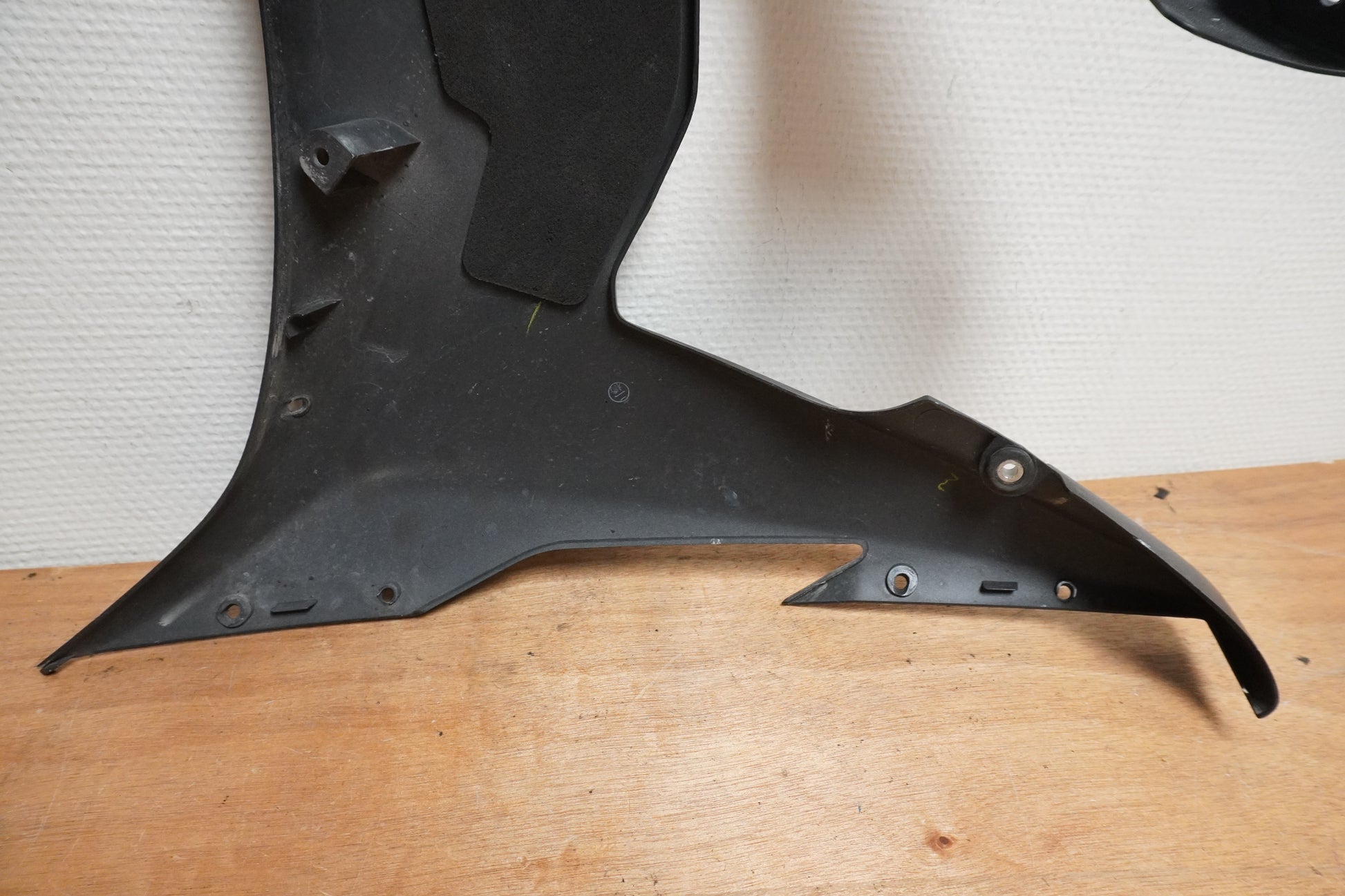 Extrabild1 på Sidkåpa från en Yamaha YZF R6 -2003 motorcykel.