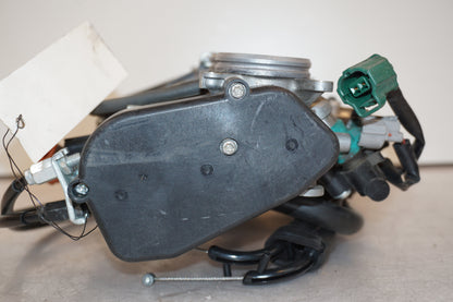 Snett nerifrån på Spjällhus från en Yamaha YZF 1000 R1 -2009 motorcykel.