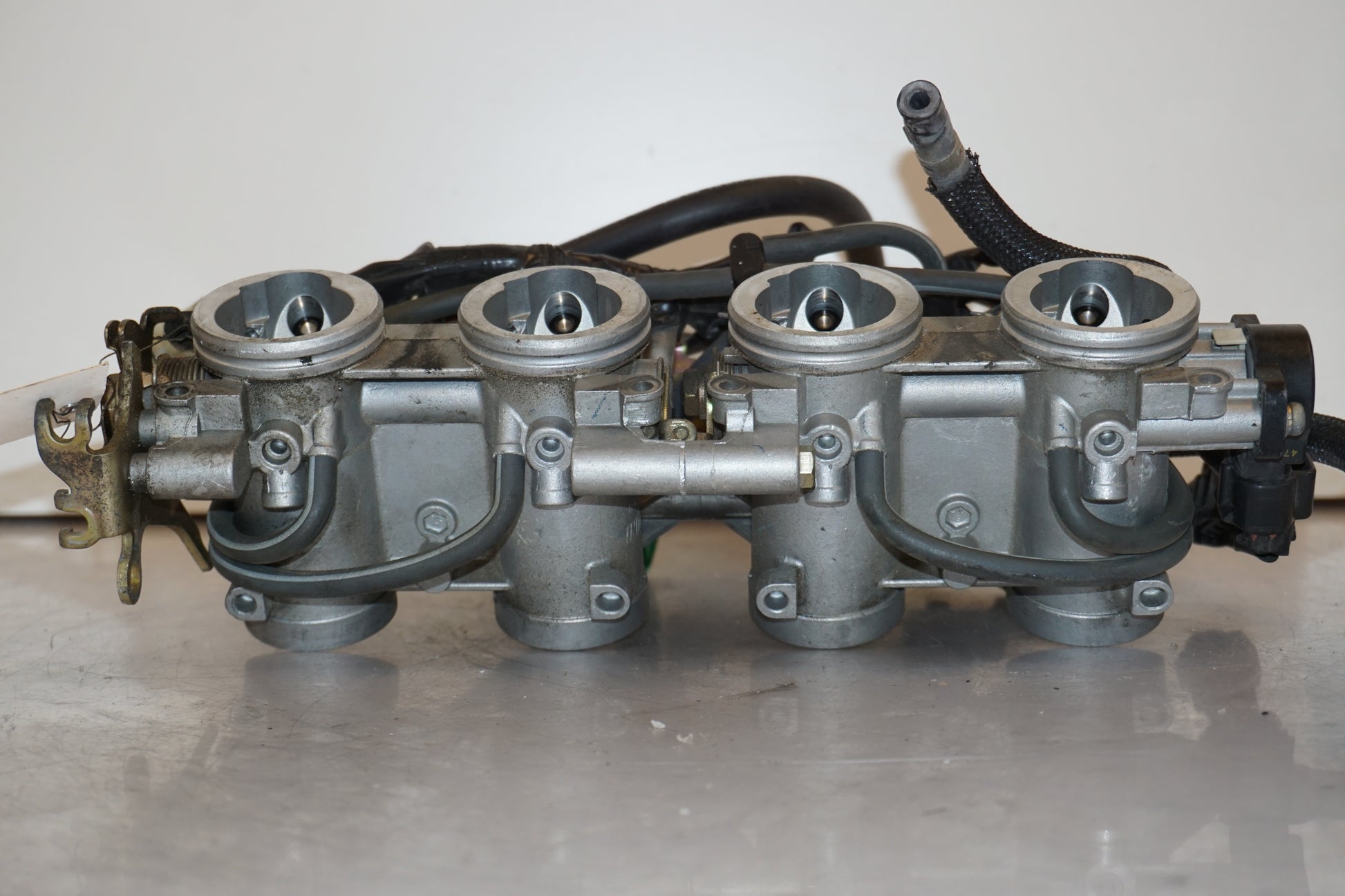 Baksidan på Spjällhus från en Yamaha FZ-6 -2005 motorcykel.