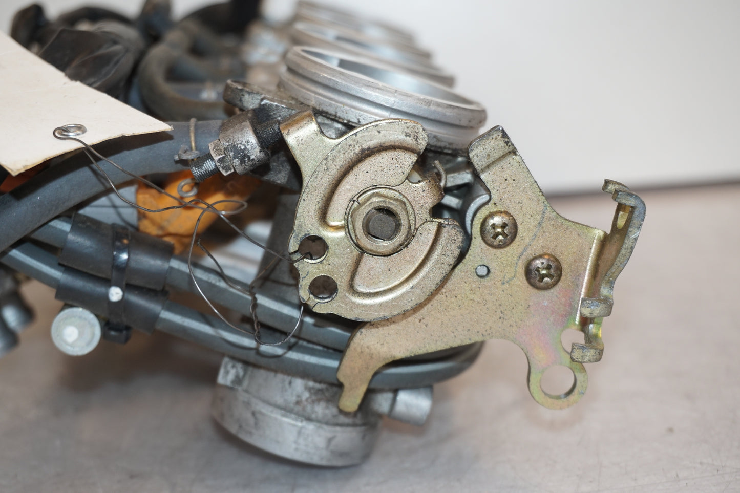 Snett uppifrån på Spjällhus från en Yamaha FZ-6 -2005 motorcykel.