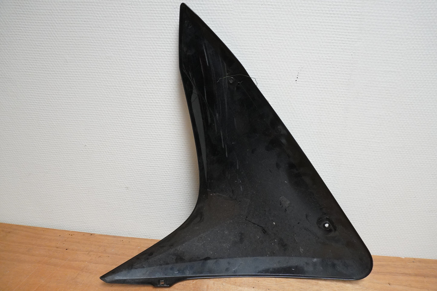 Vänster sida på Sidkåpa från en Yamaha YZF-R 125 -2010 motorcykel.