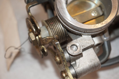 Snett nerifrån på Spjällhus från en Yamaha FZ-6 -2005 motorcykel.