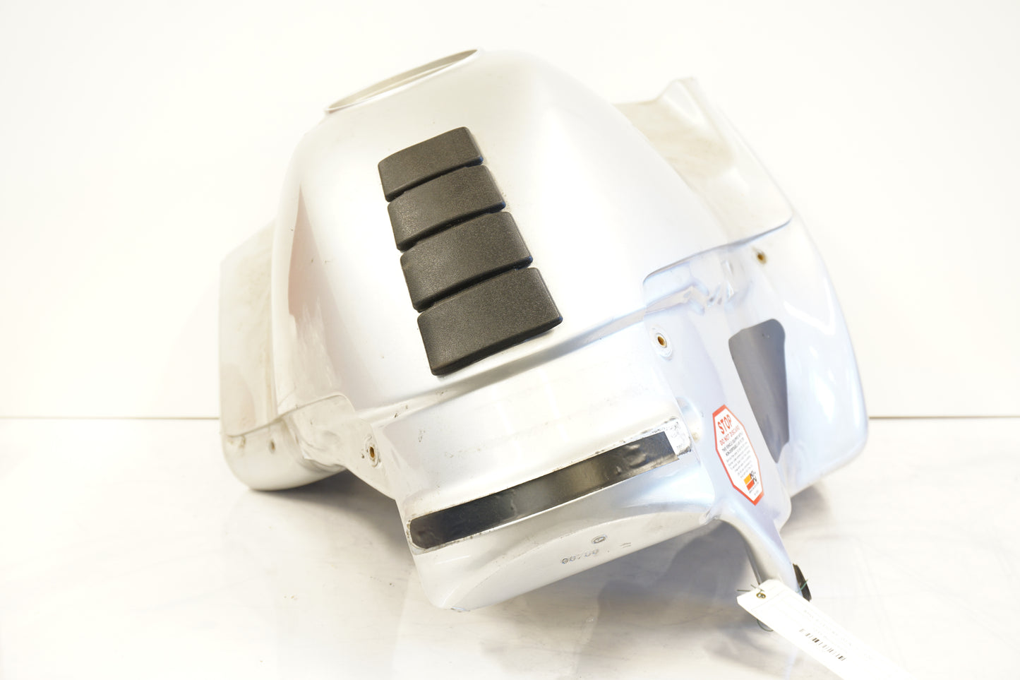 Framsidan på Bensintank från en BMW R 1150 RS -2002 motorcykel.