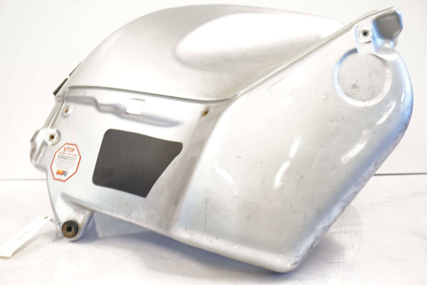 Baksidan på Bensintank från en BMW R 1150 RS -2002 motorcykel.