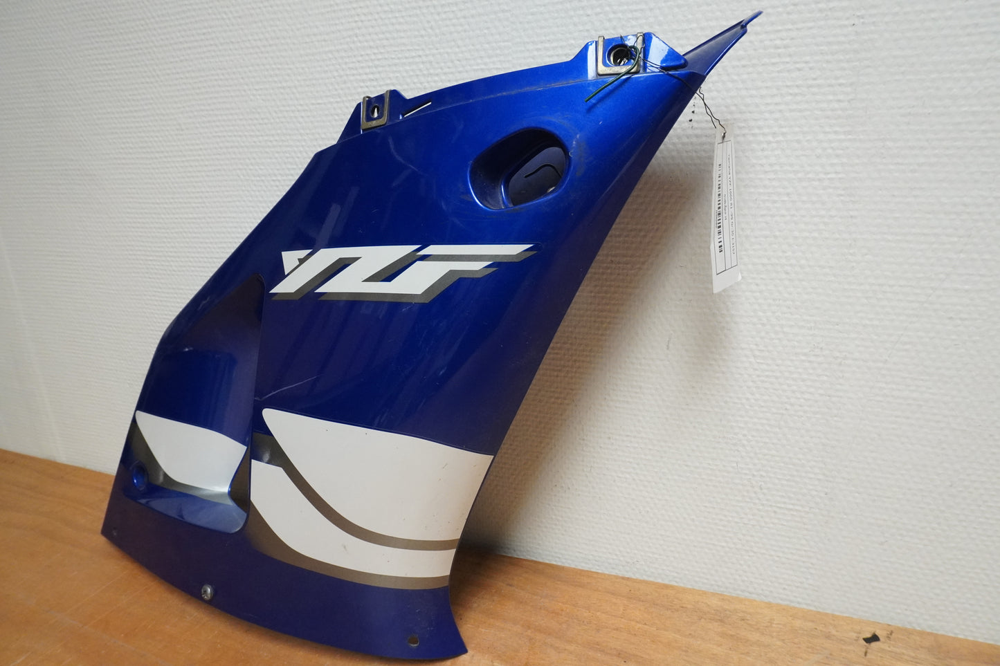 Baksidan på Sidkåpa från en Yamaha YZF 1000 R1 -1999 motorcykel.