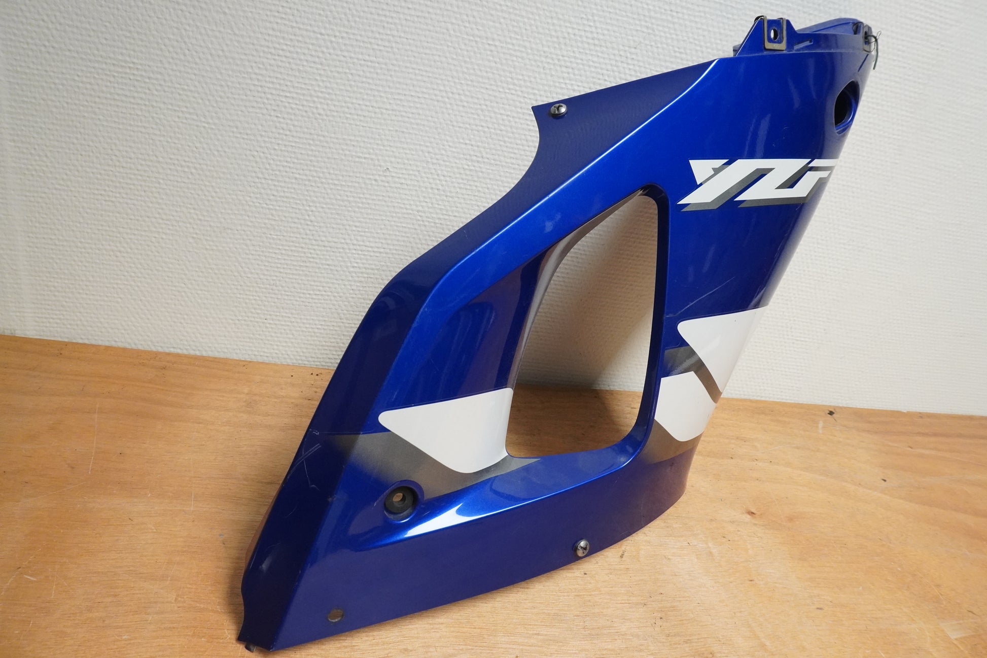 Höger sida på Sidkåpa från en Yamaha YZF 1000 R1 -1999 motorcykel.