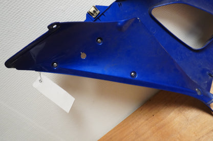 Snett uppifrån på Sidkåpa från en Yamaha YZF 1000 R1 -1999 motorcykel.