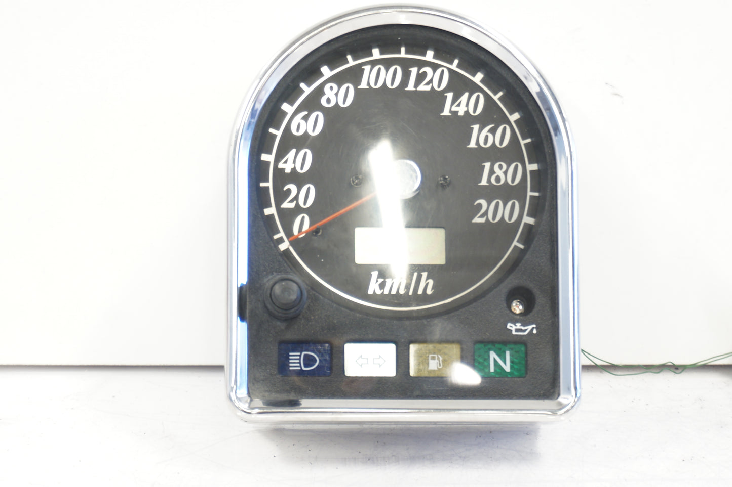 Framsidan på Instrumentpanel från en Suzuki VL 1500 -1998 motorcykel.