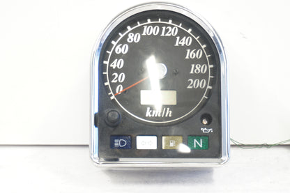 Framsidan på Instrumentpanel från en Suzuki VL 1500 -1998 motorcykel.