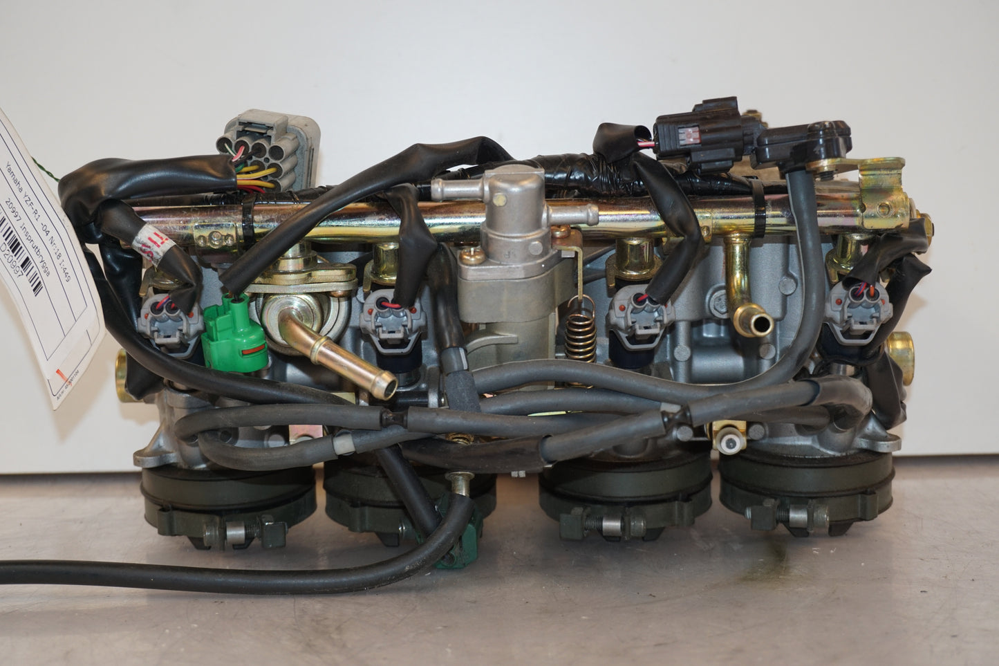 Baksidan på Insprutbrygga från en Yamaha YZF 1000 R1 -2004 motorcykel.