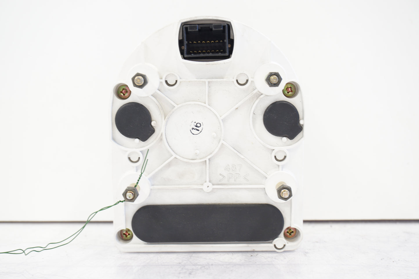 Snett nerifrån på Instrumentpanel från en Suzuki VL 1500 -1998 motorcykel.