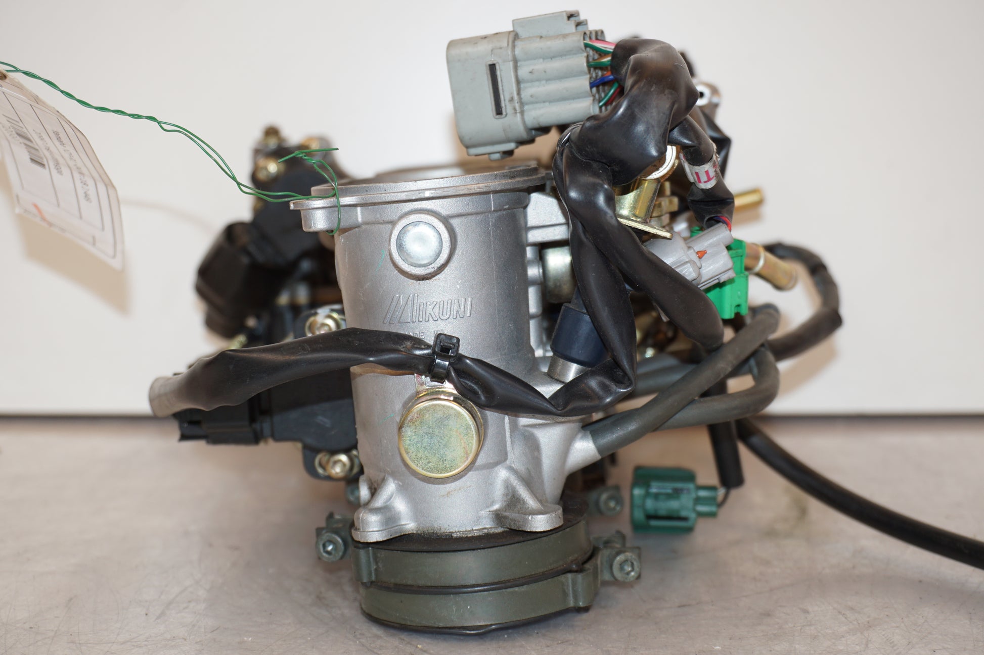 Snett nerifrån på Insprutbrygga från en Yamaha YZF 1000 R1 -2004 motorcykel.