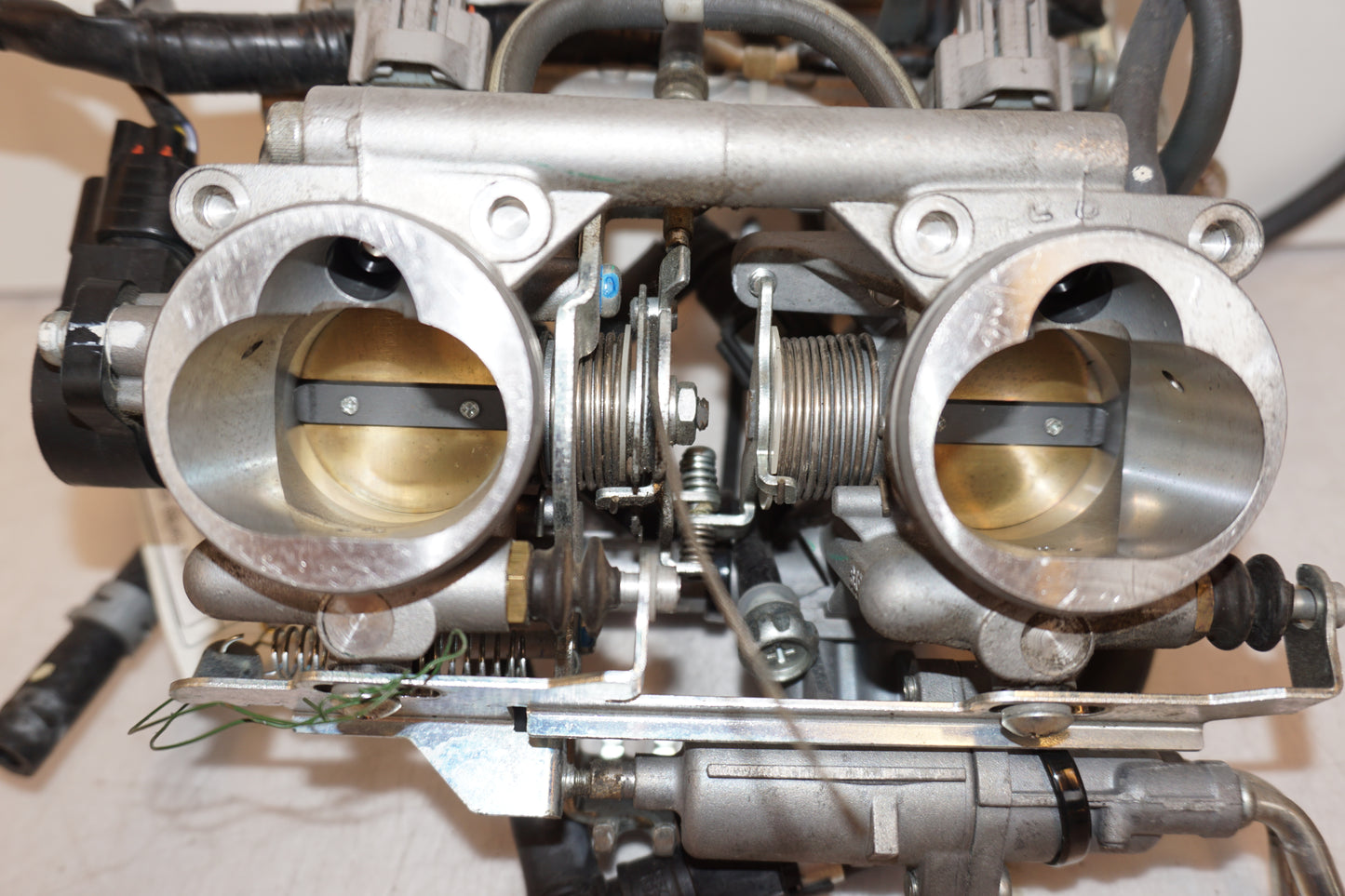 Baksidan på Spjällhus från en Yamaha TDM 900 -2008 motorcykel.