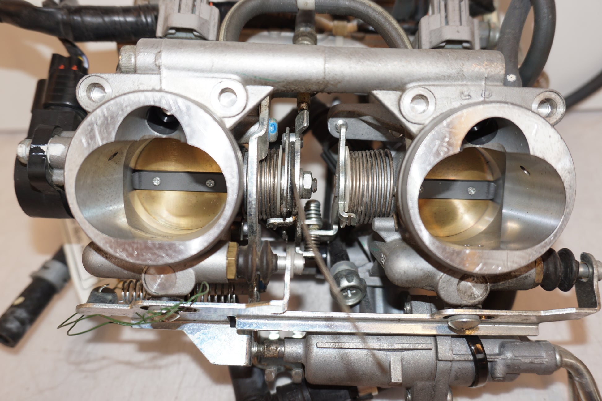 Baksidan på Spjällhus från en Yamaha TDM 900 -2008 motorcykel.