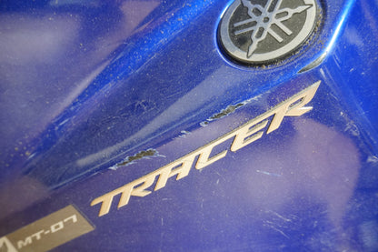 Snett uppifrån på Sidkåpa från en Yamaha MT-07 Tracer -2016 motorcykel.