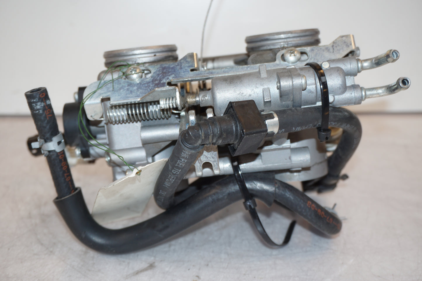 Snett uppifrån på Spjällhus från en Yamaha TDM 900 -2008 motorcykel.