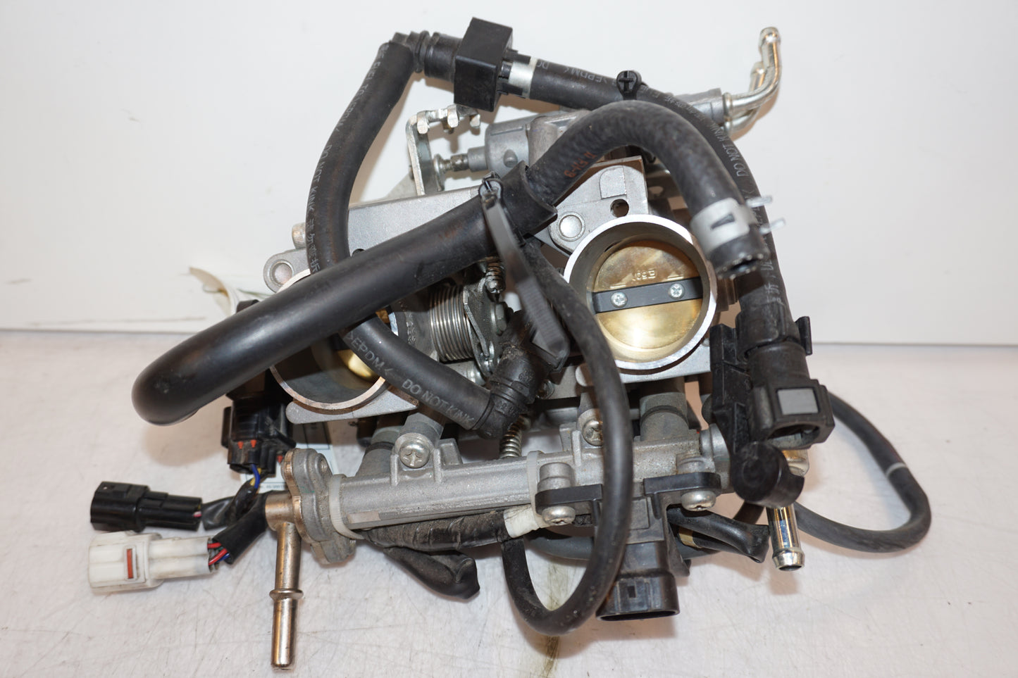 Snett nerifrån på Spjällhus från en Yamaha TDM 900 -2008 motorcykel.