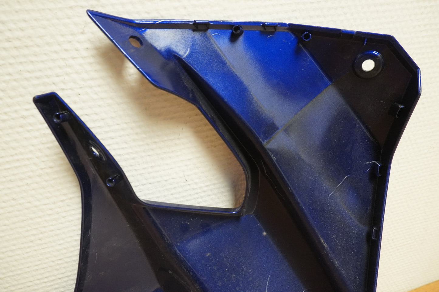 Extrabild2 på Sidkåpa från en Yamaha MT-07 Tracer -2016 motorcykel.